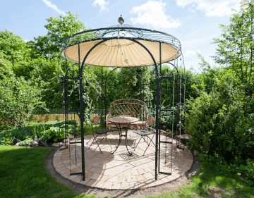Pavillon Milano in pulverbeschichtet mit Sonnensegel auf einem Fliesenboden