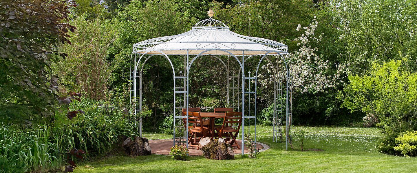 Pavillon Florenz in grünen Garten